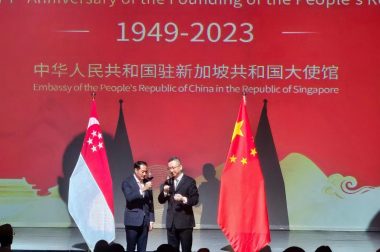 新加坡华源会代表参加庆祝中华人民共和国成立74周年活动赏《咏春》舞剧